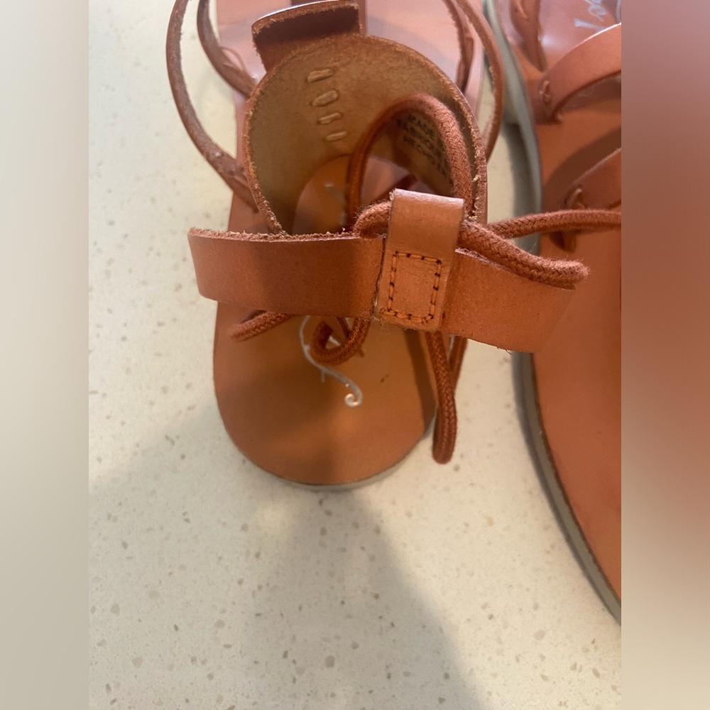 7 37.5 π FREE PEOPLE Vacation Day Sandals Brown Boho Strap Gladiator Style - Picture 13 of 15